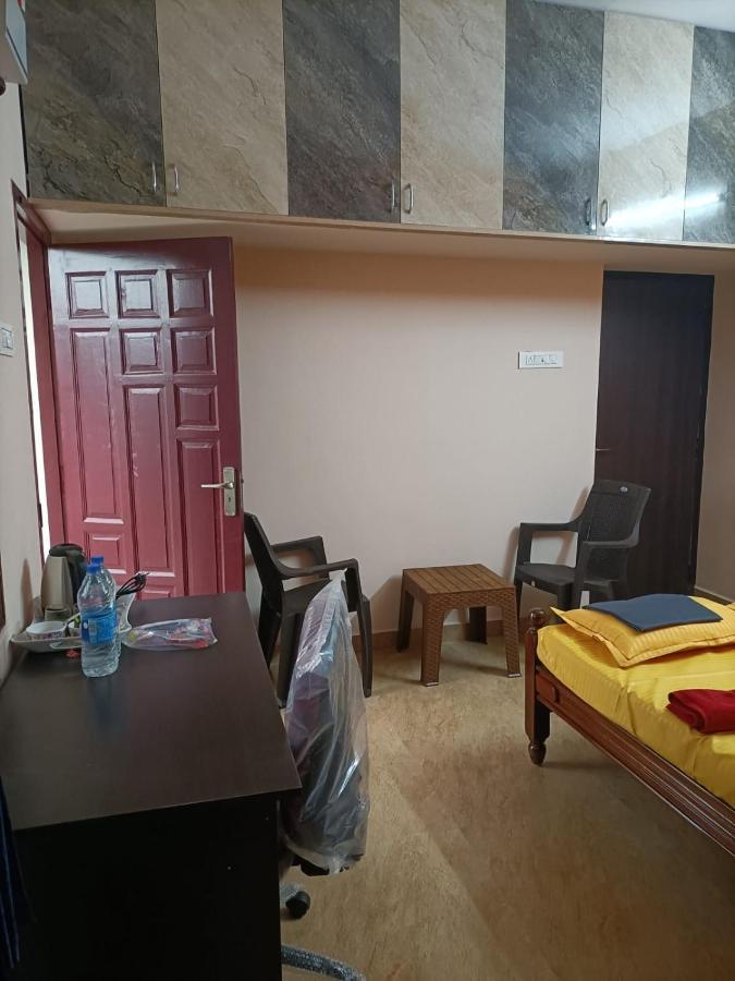 Doctor'S Homestay Tiruvannāmalai Esterno foto